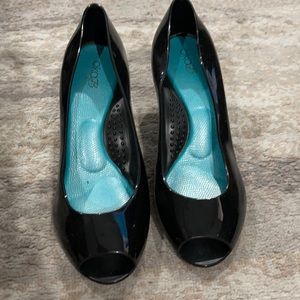 Oka B black wedges. Size 8.